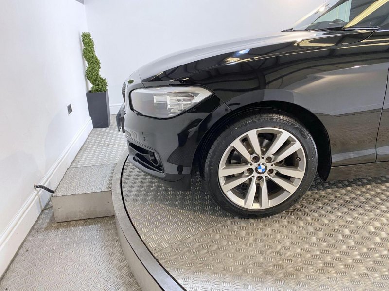 BMW 1 SERIES