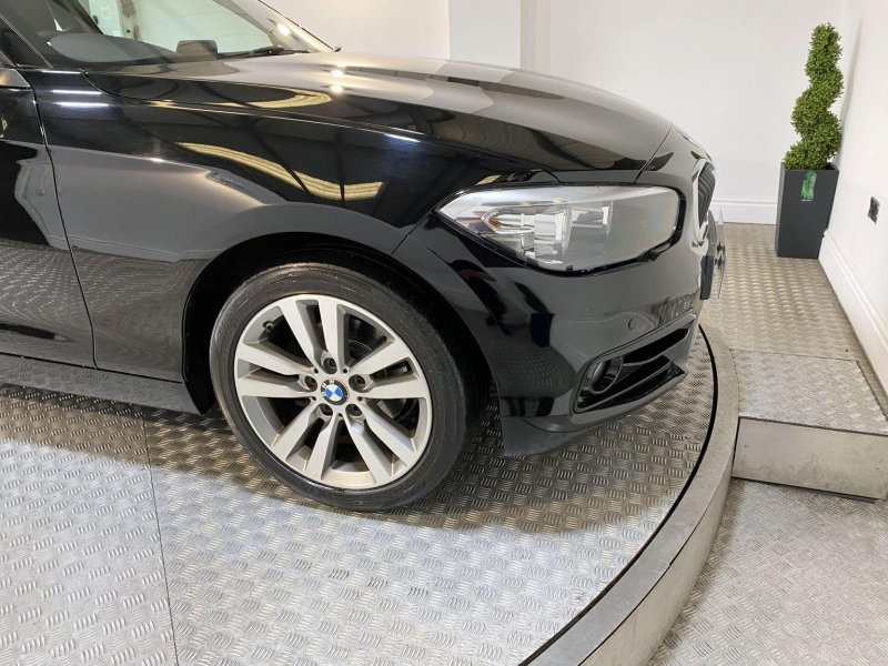 BMW 1 SERIES