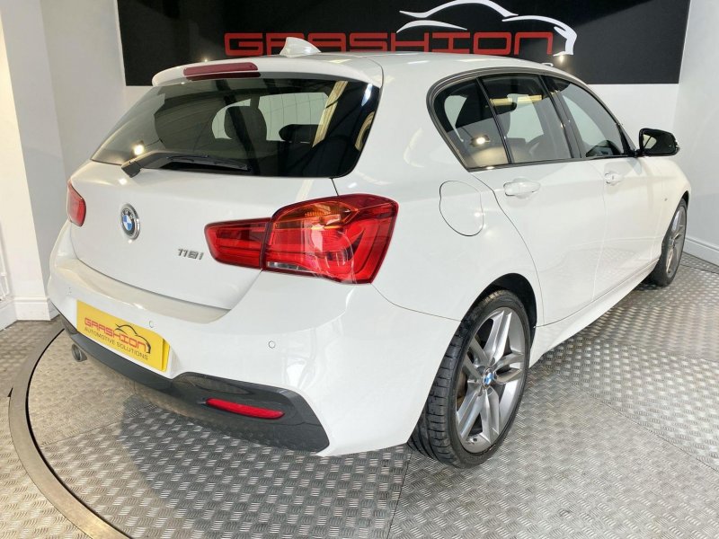 BMW 1 SERIES