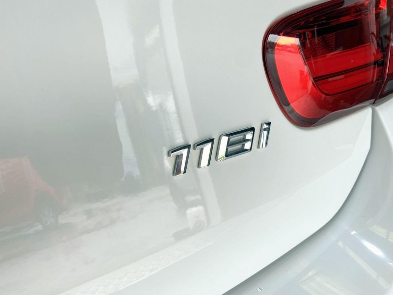 BMW 1 SERIES
